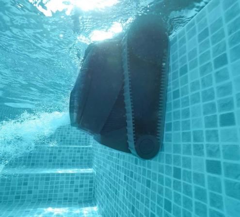 Bežični robot usisivač Dolphin Liberty 300 za bazene do 10m AQS