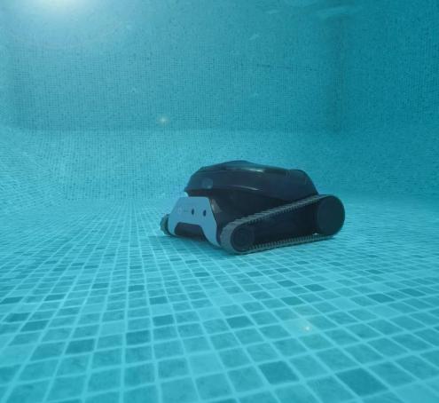 Bežični robot usisivač Dolphin Liberty 400 za bazene do 10m AQS